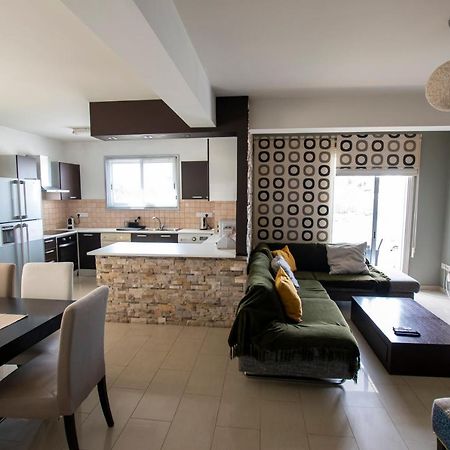 Glabur Stays - The Executive 2 Bdr - Nicosia City, Free Parking & Wifi, Welcomes You!!! Nicósia Exterior foto